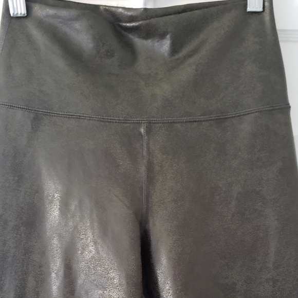 Aerie Offline The Hugger High Waisted Crackle Legging Olive/Army Green Sz M NWT - Picture 4 of 13